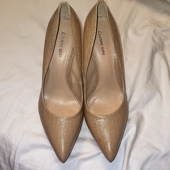 Like new Gianni Bini Tan Heels! - Picture 4 of 4